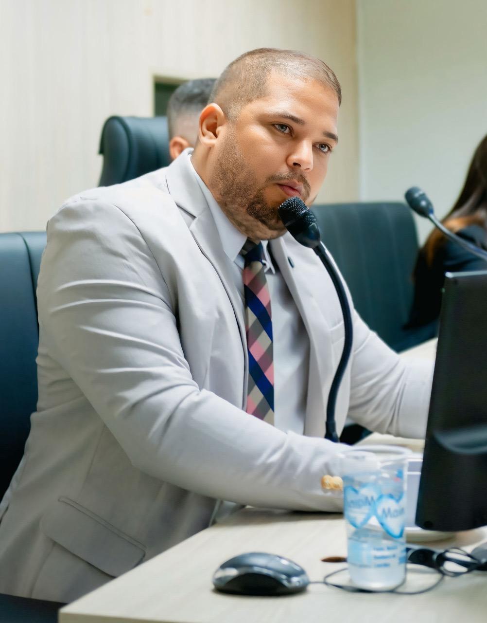 Educação com mais clareza: vereador Professor Douglas Costa garante óculos gratuitos para alunos da rede municipal de Rio Largo