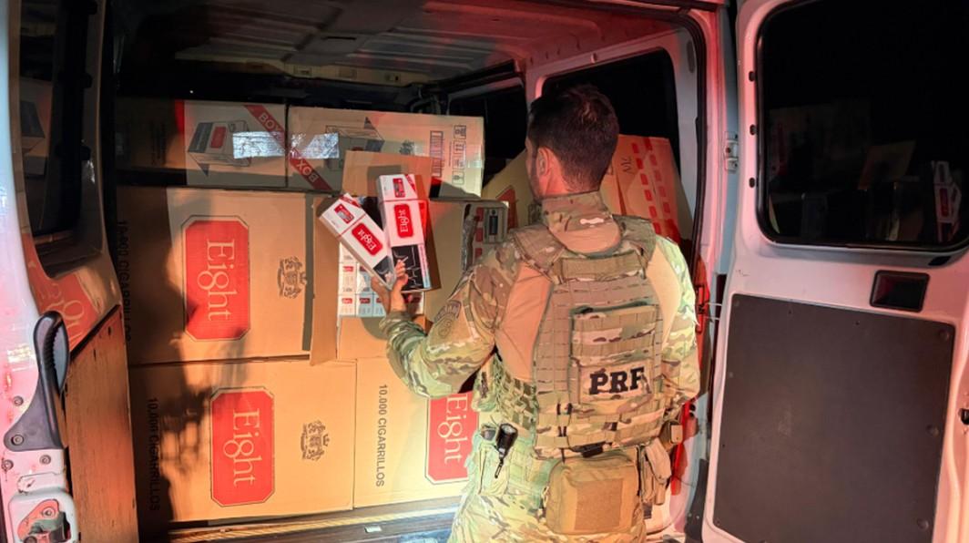 Meio milhão: cigarros levados para área próxima ao aeroporto de Maceió são interceptados