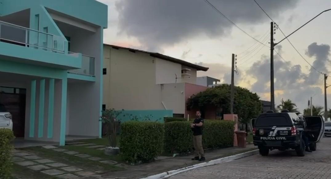 Esposa de líder do crime organizado é presa em condomínio fechado de Paripueira