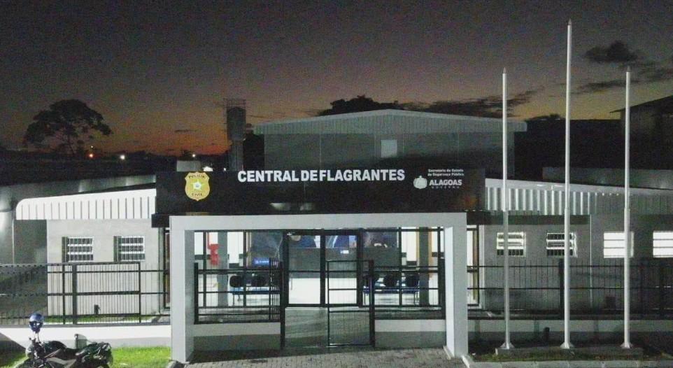 Homem é preso suspeito de ameaçar de morte a ex e jogar tijolo contra a filha dela