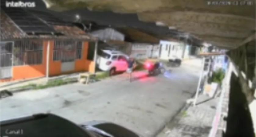 Suspeito com tornozeleira eletrônica é flagrado tentando furtar residências no Cruzeiro do Sul