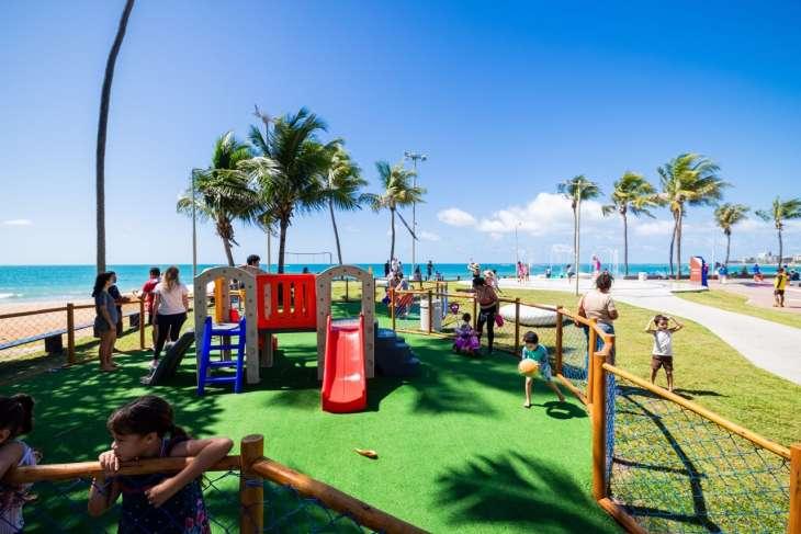 Prefeitura inaugura nova área de lazer na orla de Maceió; saiba onde