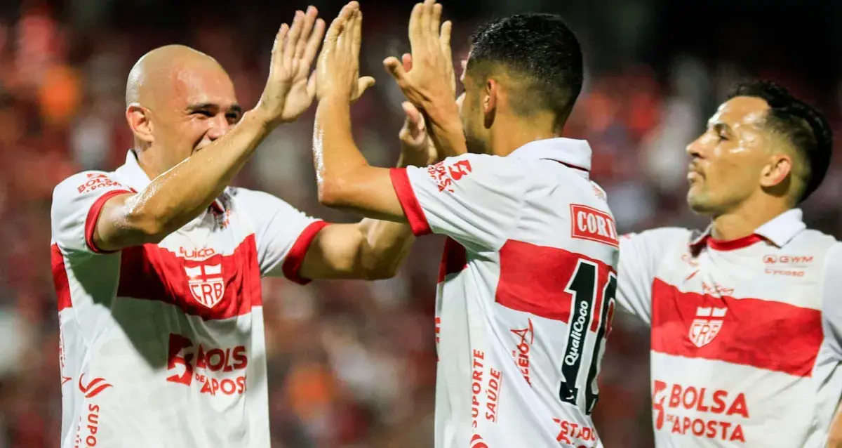 CRB domina o América-MG, vence com gols nos dois tempos e se consolida no G-6: 3 a 1