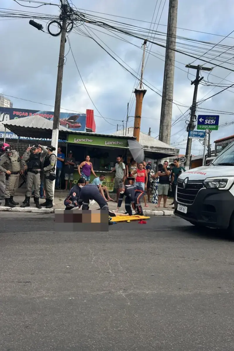 Jovem morre após ser atropelada por ônibus em avenida na Cambona