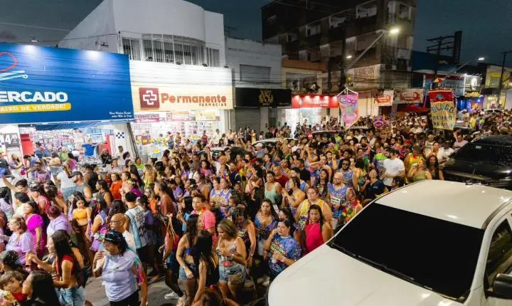 Centro de Rio Largo é tomado pela alegria na 1ª edição do Bloco das Secretarias