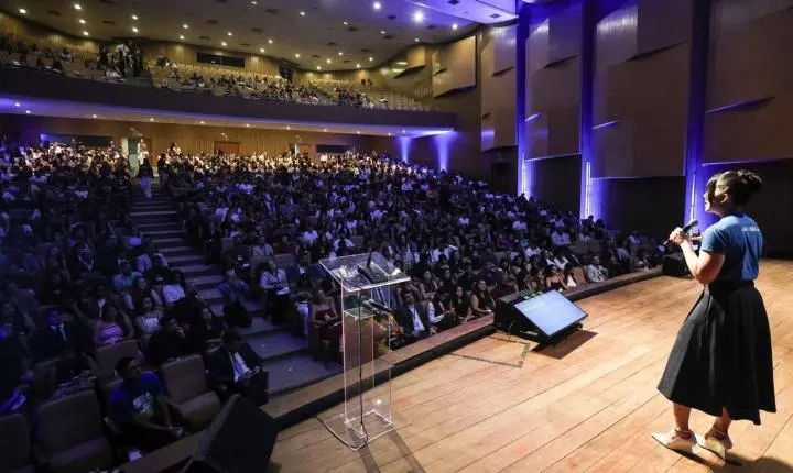 Deputada Gabi Gonçalves defende protagonismo jovem em um dos maiores congressos de direito do Brasil 