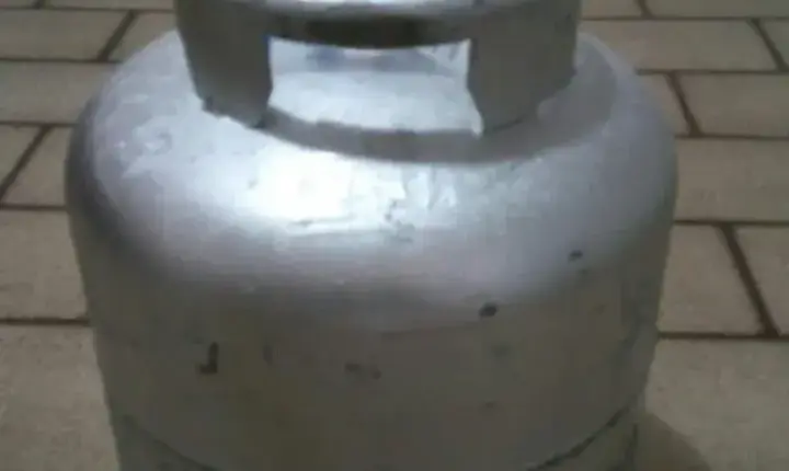 Homem ameaça mãe idosa com faca para trocar botijão de gás por drogas em Alagoas